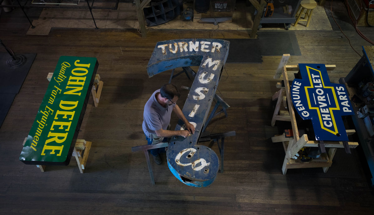 Randy Steinmetz begins work on the Turner Neon (4 of 5)