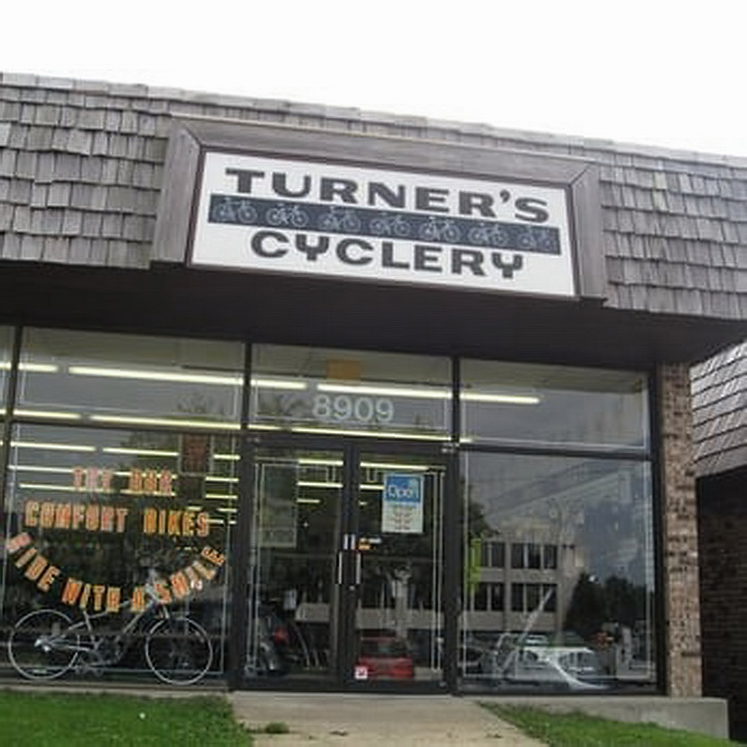 mini-Turner_s Cyclery entrance Santa Fe Dr